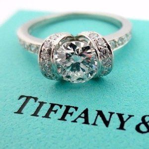 Platinum Round Diamond Ribbon Engagement Ring D VS